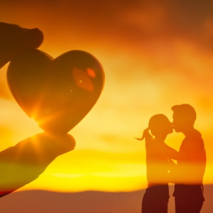 节日欢庆中的心灵叩问：当代年轻人的情感何以寄托？