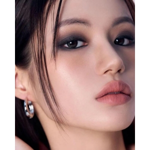 丝芙兰中国市场战略生变：一月内引进6大国货彩妆，高端渠道为何