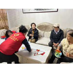 寒冬至暖入心 西安阎良“幸福敲门团”为独居老人筑牢冬日防线